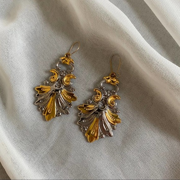 VTG Gold Silver Parisian Design Dangle Earrings - Picture 4 of 5